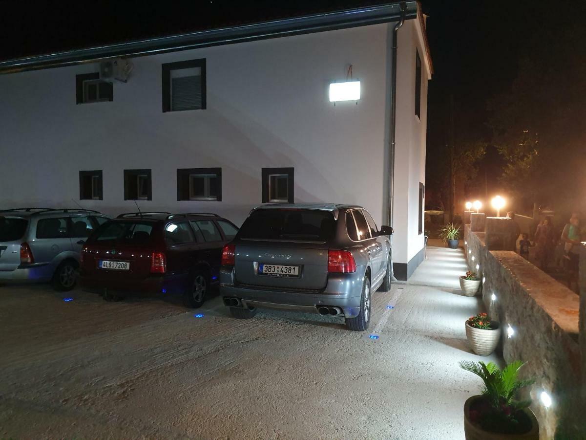 Jeli Apartments Starigrad Paklenica Eksteriør billede