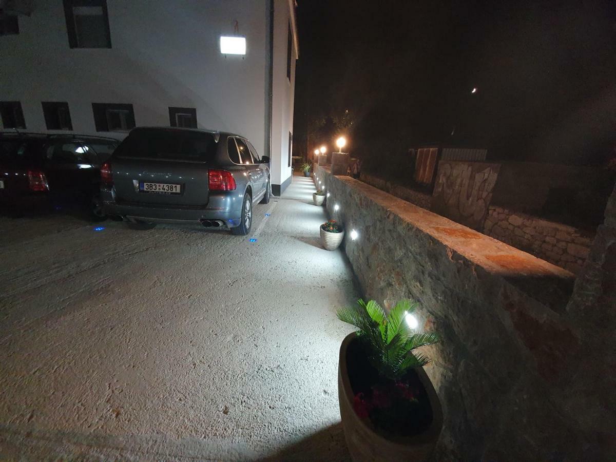 Jeli Apartments Starigrad Paklenica Eksteriør billede