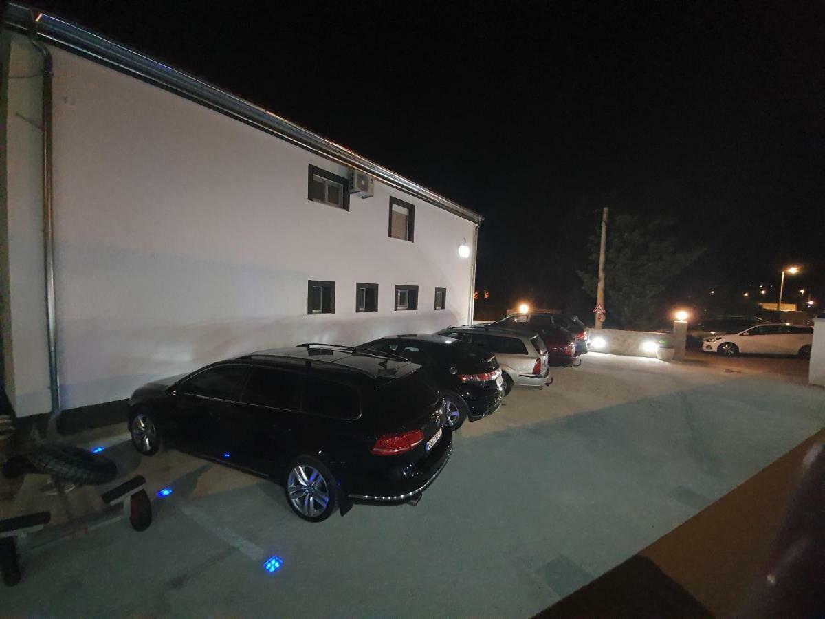 Jeli Apartments Starigrad Paklenica Eksteriør billede